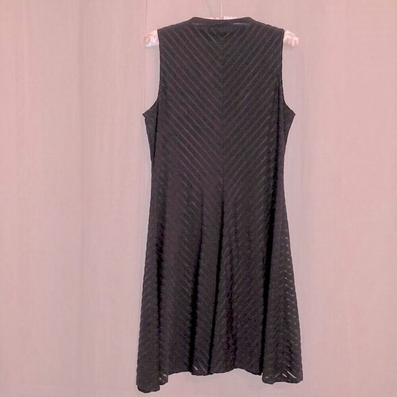 JL M Solid Black Diagonal Stripes Sleeveless Choker Front Keyhole Flare Dress - Picture 2 of 9